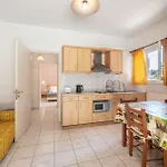 Rustic Charm In איפסוס