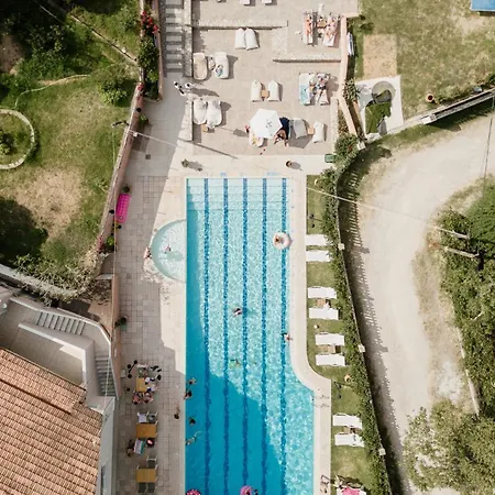 Apartament Rustic Charm In *